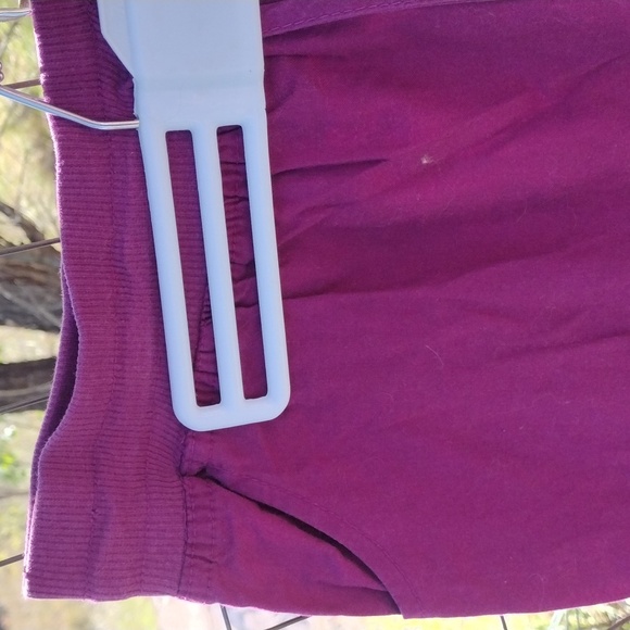 Scrub capris - Picture 2 of 8